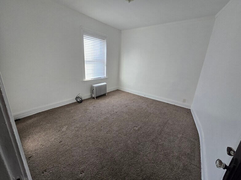Building Photo - 7846 S Cregier Ave