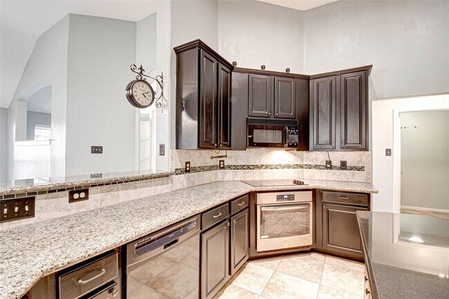 Building Photo - 18 Bonnaire Dr