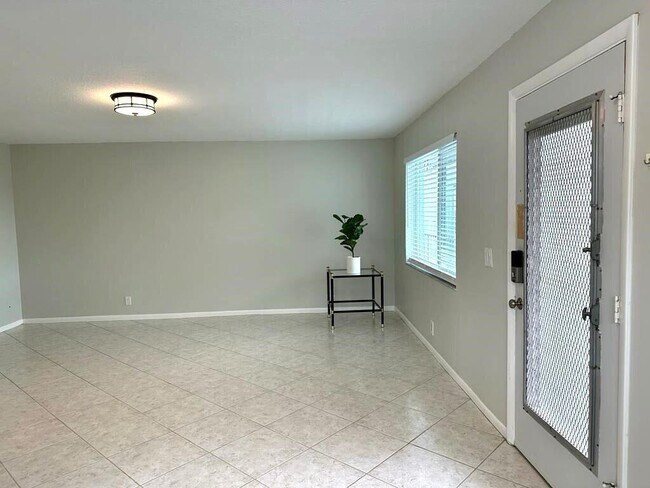 Building Photo - 185 Burgandy Way