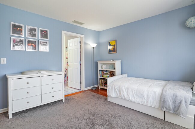 Building Photo - 1406 Pinnacle Way