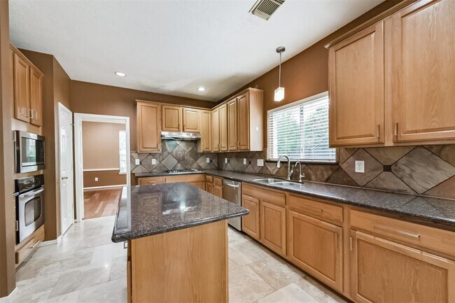 Building Photo - 2427 Shelby Park Dr