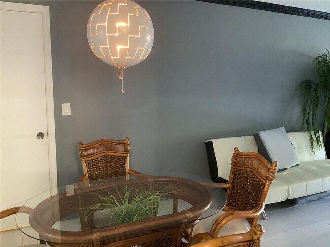 Building Photo - 6345 Bay Club Dr