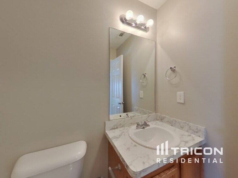 Building Photo - 460 Arthurs Ln