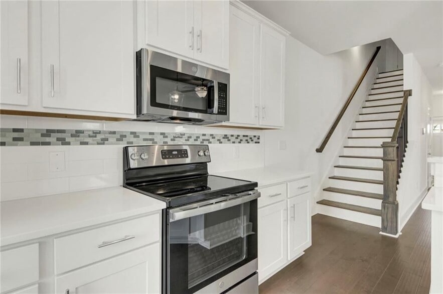 Building Photo - 1903 Plainsboro Dr