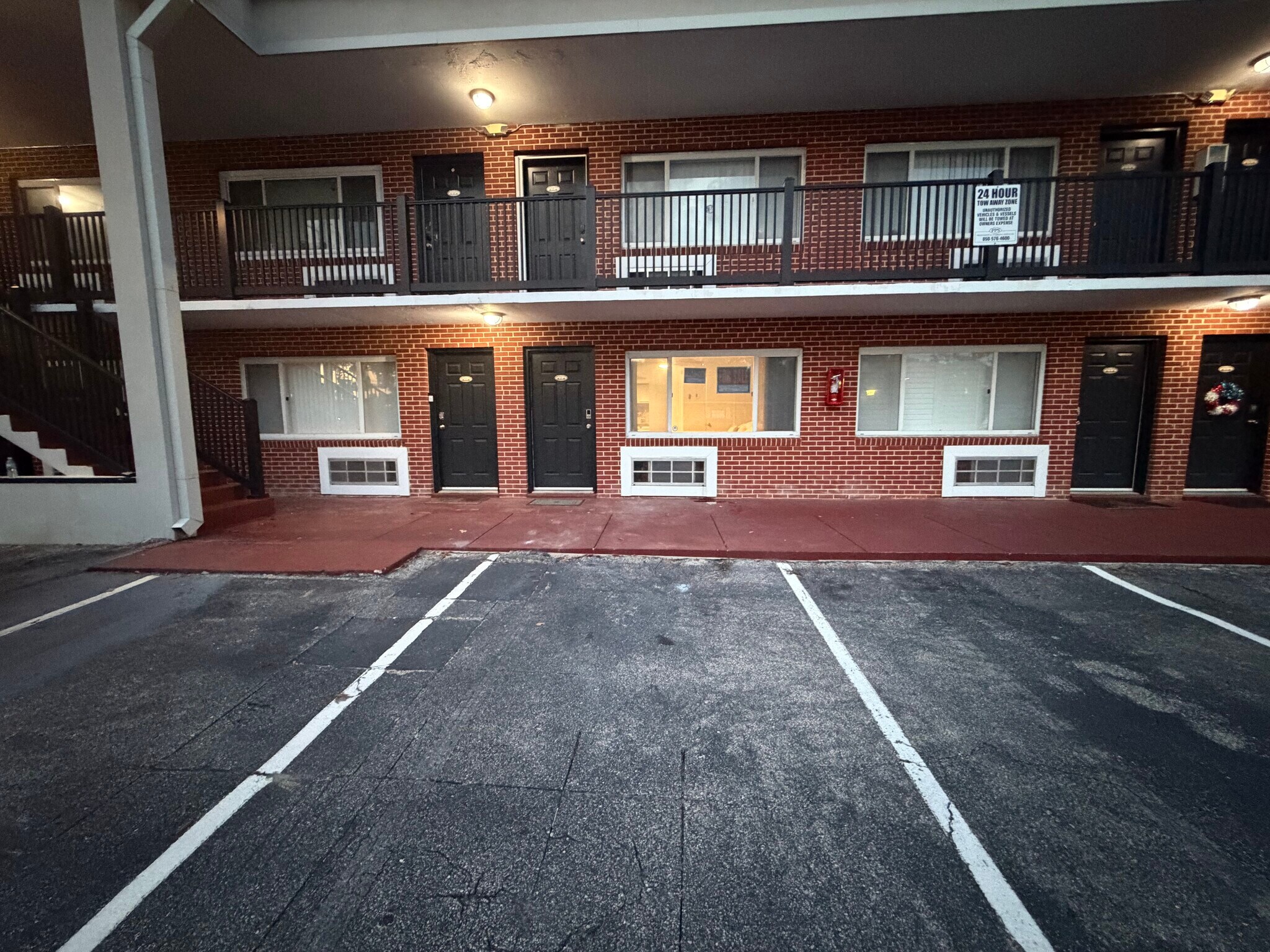 Building Photo - 405 Dunwoody St