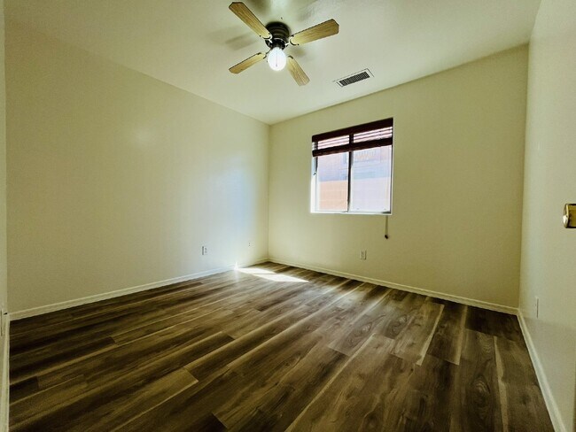 Building Photo - "Charming 3-Bedroom Oasis with 2 Full Baths in Buckeye - 1574 Sq Ft of Comfort!"