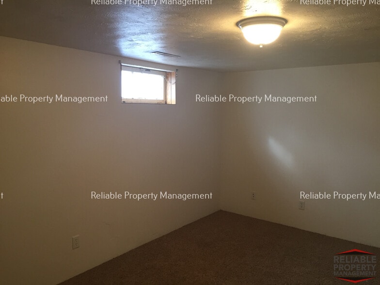 Building Photo - 657 Tendoy Dr