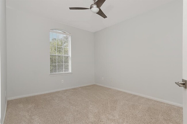 Building Photo - 83 E French Oaks Cir