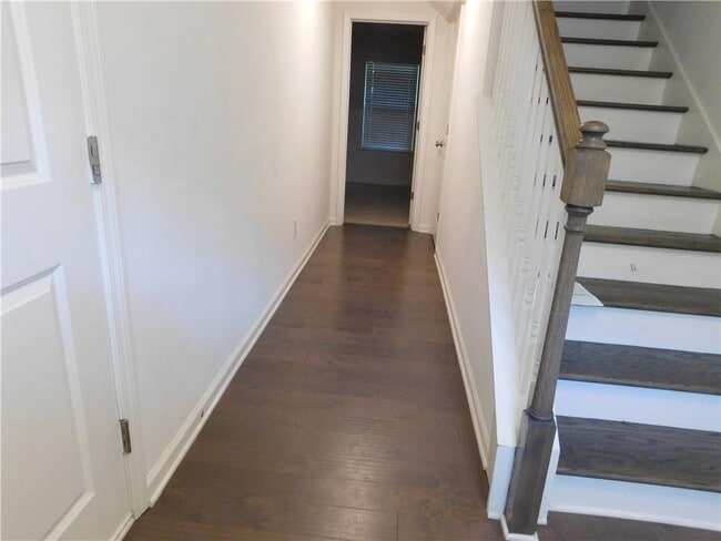 Building Photo - 887 Society Cir