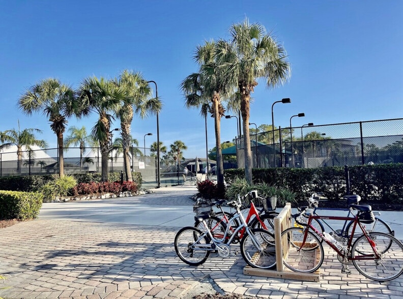 Building Photo - 10480 Washingtonia Palm Way