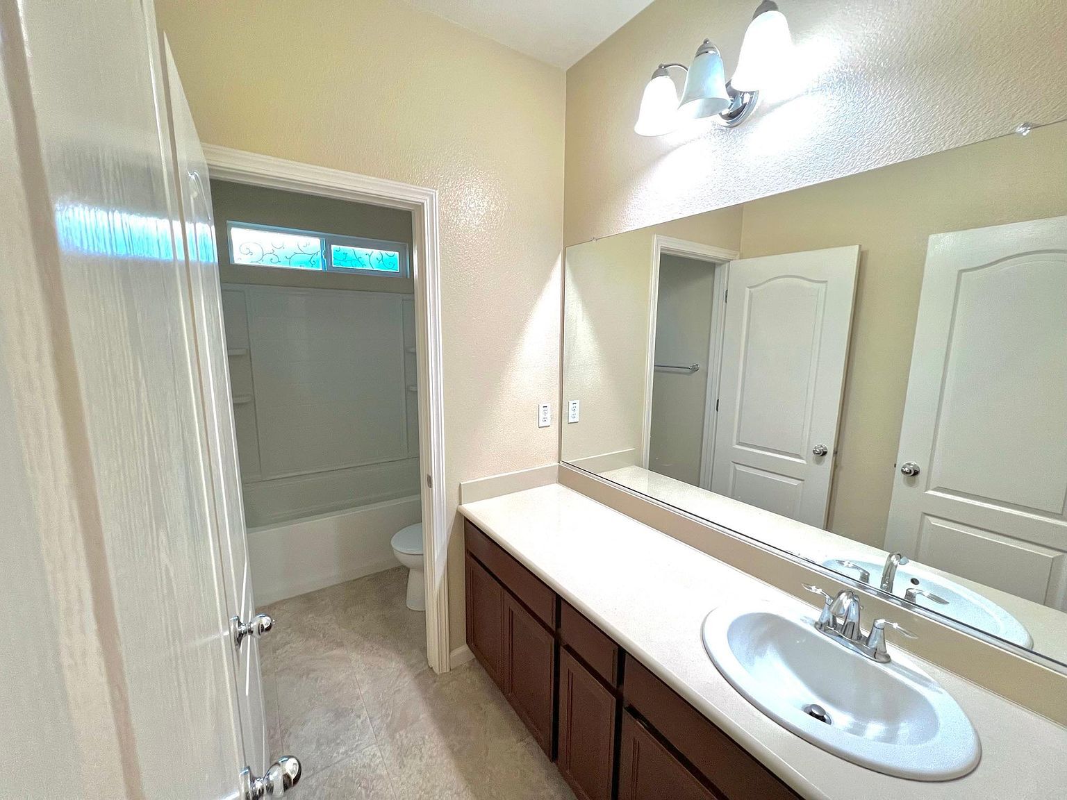 Building Photo - 1335 Hadley Dr