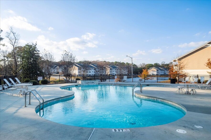 Primary Photo - Crystal Lake Luxury Apartments