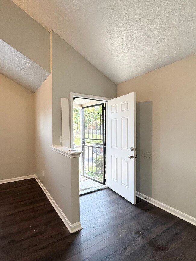 Building Photo - MOVE IN SPECIAL! $100 SECURITY DEPOSIT
