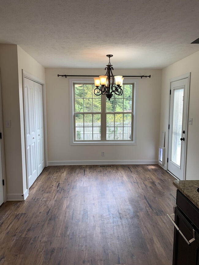 Building Photo - 678 Fox Hound Dr