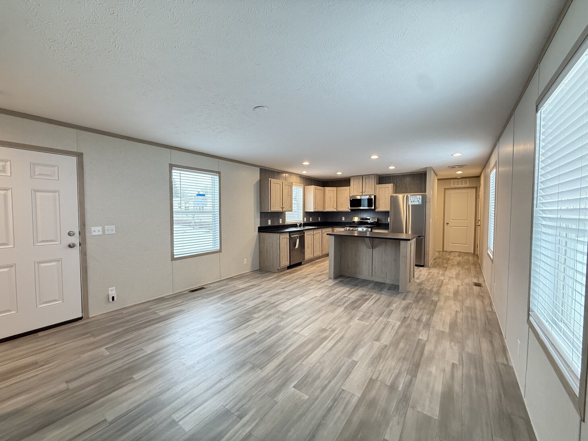 Building Photo - 29773 W Deerfield Ct