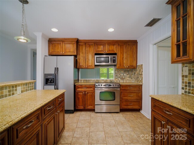 Building Photo - 1123 Lynbrook Dr