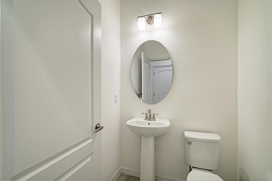 Building Photo - 2206 Washington Palm Ct