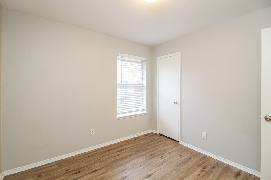 Building Photo - 1201 Paco Trail