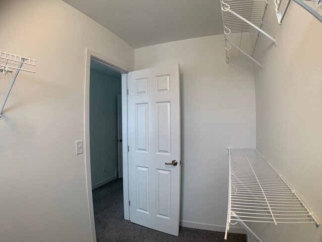 Building Photo - 4 Bed 2 Bath Single Family Home