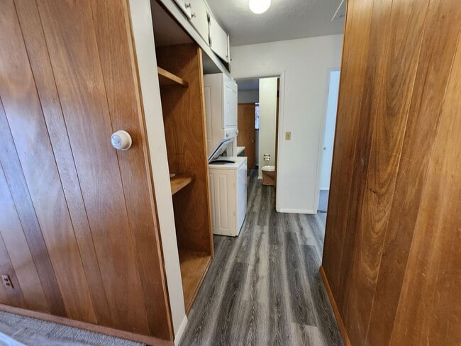 Building Photo - 221 - Steelhead Ave Duplex