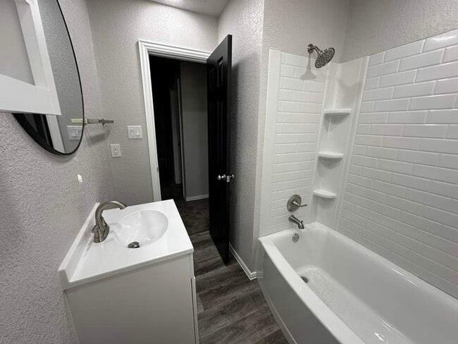 Building Photo - 4707 Midway Dr
