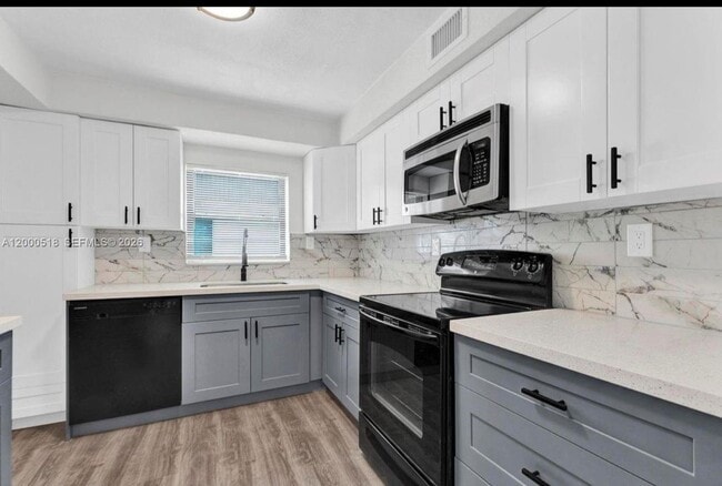 Building Photo - 427 NW 19th Ave