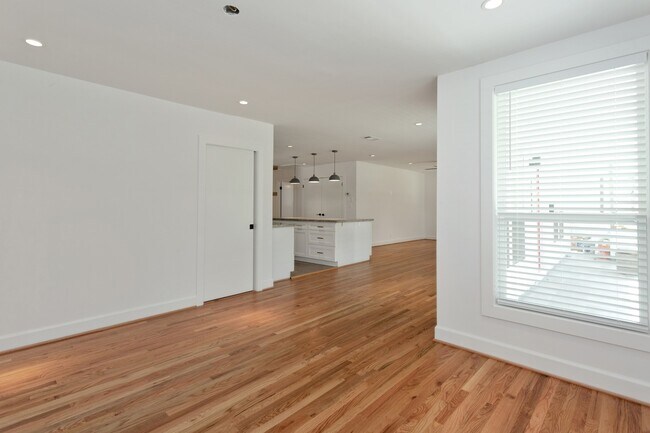 Building Photo - 1834 Norcrest Dr
