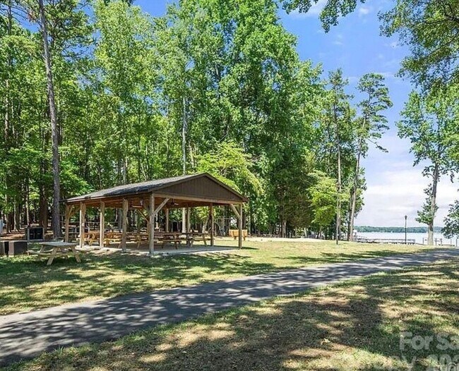 Building Photo - 222 Riverview Terrace