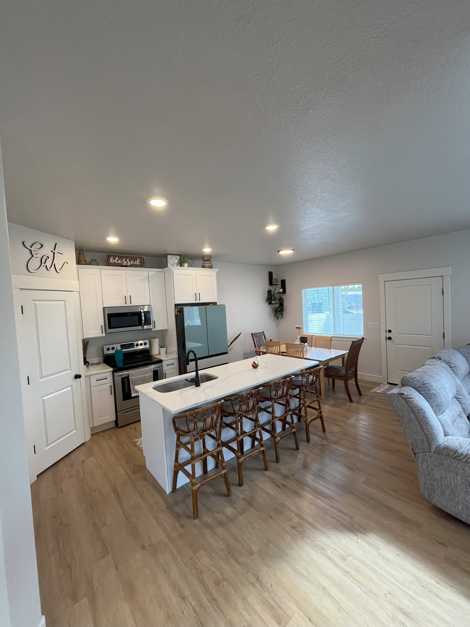 Kitchen - 525 W Caroles Way
