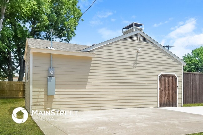 Building Photo - 808 22nd St