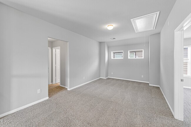 Building Photo - 5462 Grand View Dr