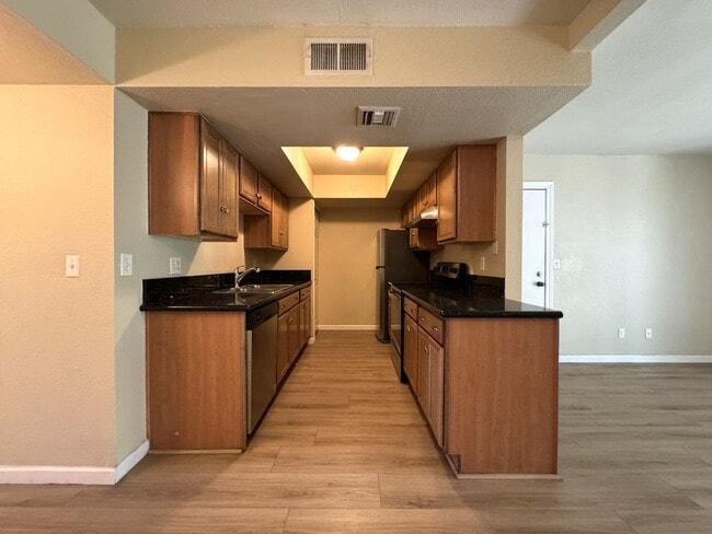 Building Photo - Melrose District 2 Bed Condo - Half Off First and Second Month