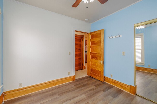 Building Photo - 547 Jefferson St