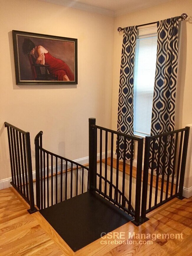 Building Photo - Full Luxury Renovation!  Laundry in Unit! ...