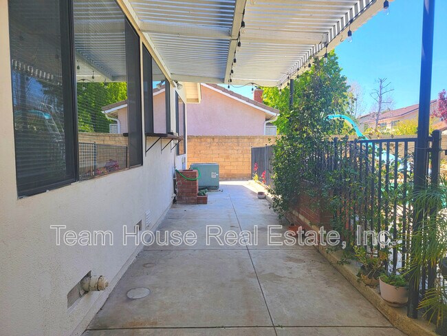 Building Photo - 23423 Vía Boscana