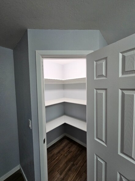 Building Photo - 806 Yucca Dr