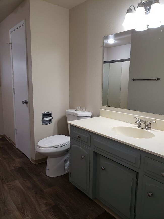 Building Photo - Move in Special! HALF OFF FIRST MONTHS RENT!