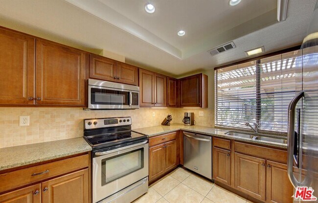 Building Photo - 203 Serena Dr