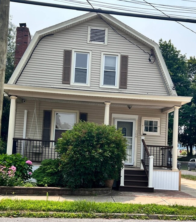 Building Photo - 109 2nd St