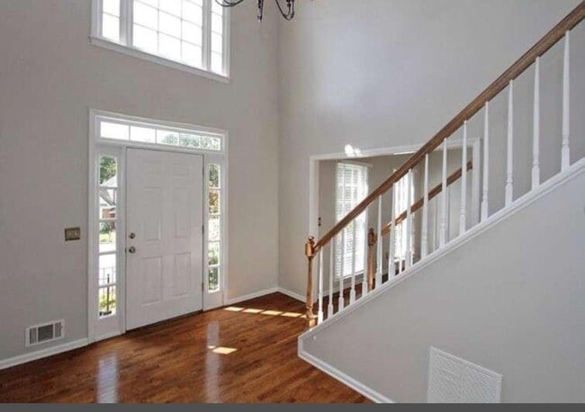 Building Photo - Spacious 4BR House in Dunwoody. Close to 2...
