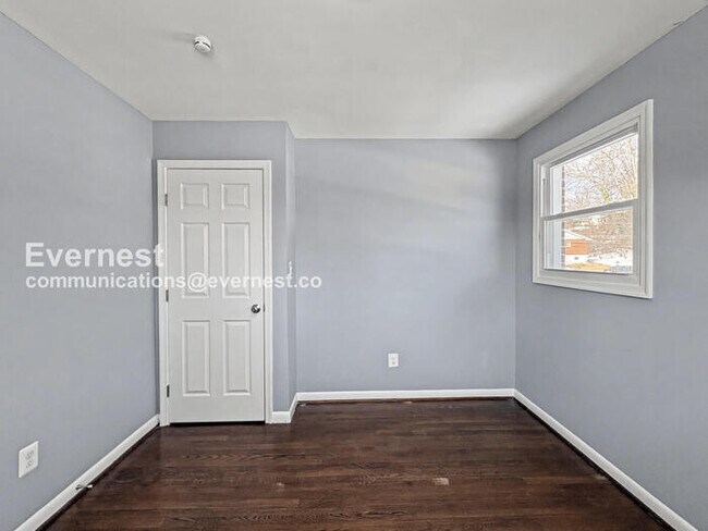 Building Photo - 8010 Carmel Dr