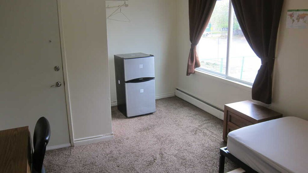 4.5' fridge with separate frost-free freezer - 612 E 14th Ave