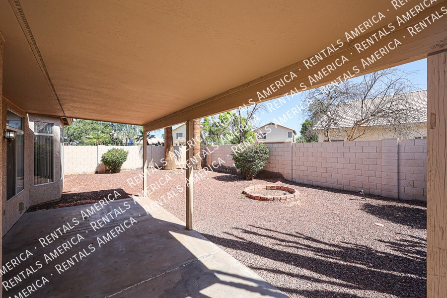 Building Photo - 13874 W Wilshire Dr