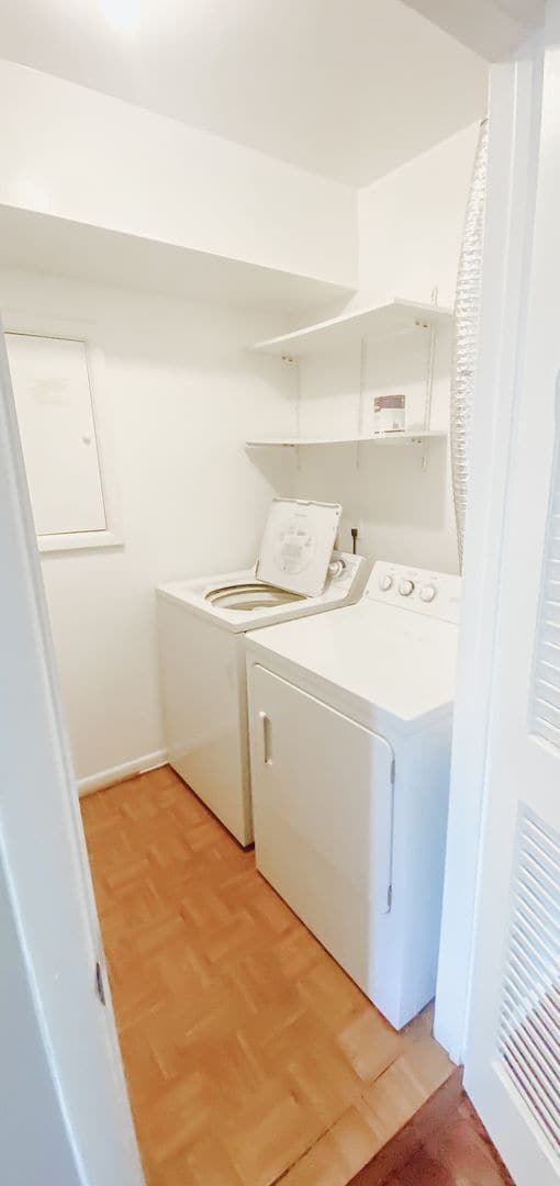 Building Photo - Stunning 3 Bed 2 Bath Condo In Much Sought After Sequoyah Community