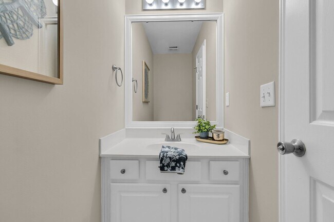 Building Photo - 5204 Carlisle Ct