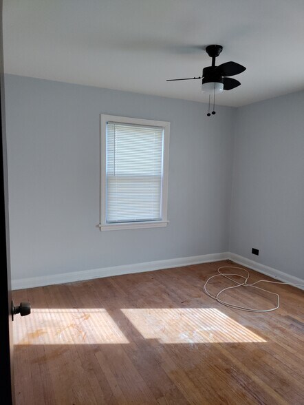 Building Photo - 8219 S King Dr