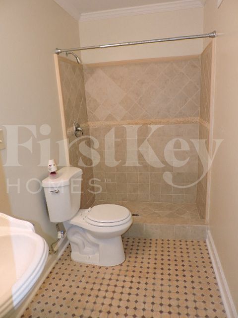 Building Photo - 3347 Bluemont Dr