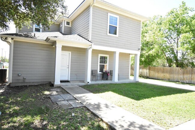 Building Photo - 1101 Foster Ave