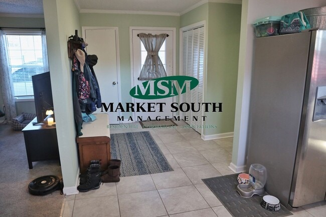 Building Photo - CUTE AND COZY THREE BEDROOM -AVAILABLE BY APPOINTMENT ONLY PRIOR TO 01/01/2026