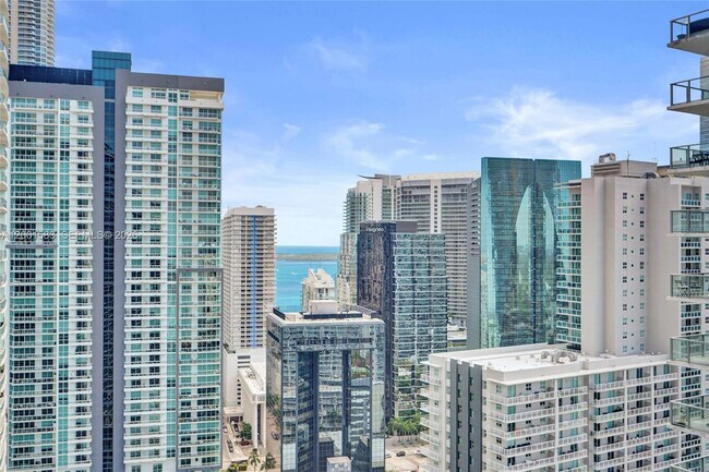 Building Photo - 1111 SW 1st Ave